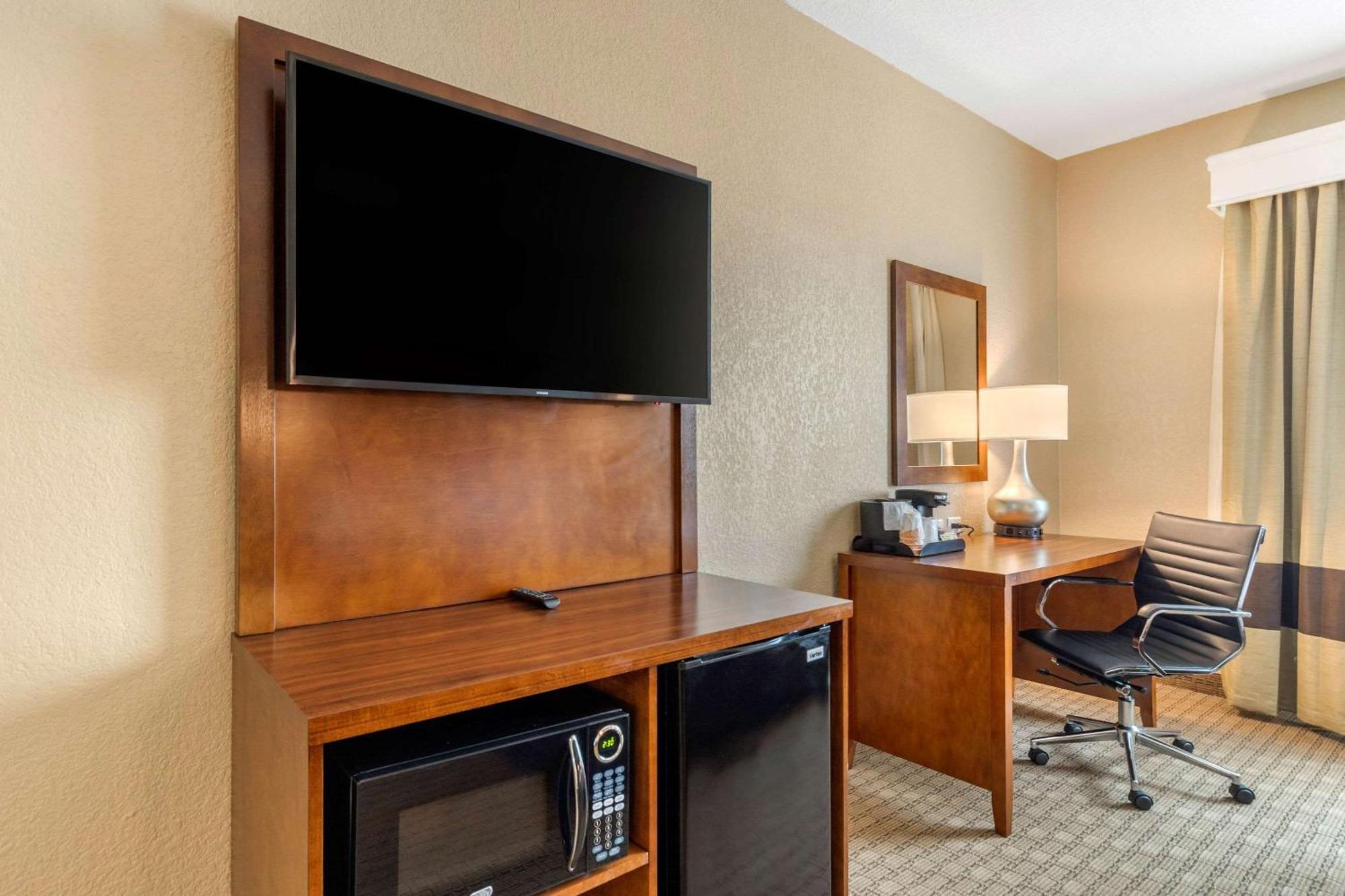 Comfort Suites San Antonio Airport North Exterior photo