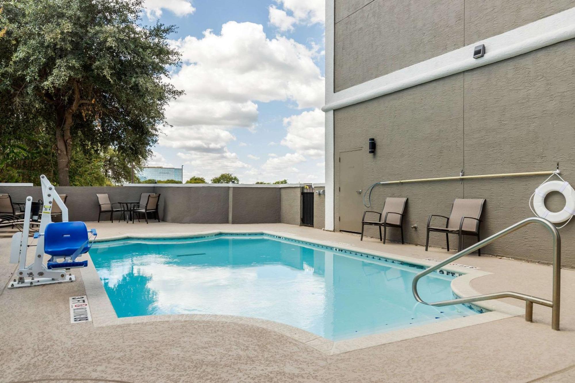 Comfort Suites San Antonio Airport North Exterior photo